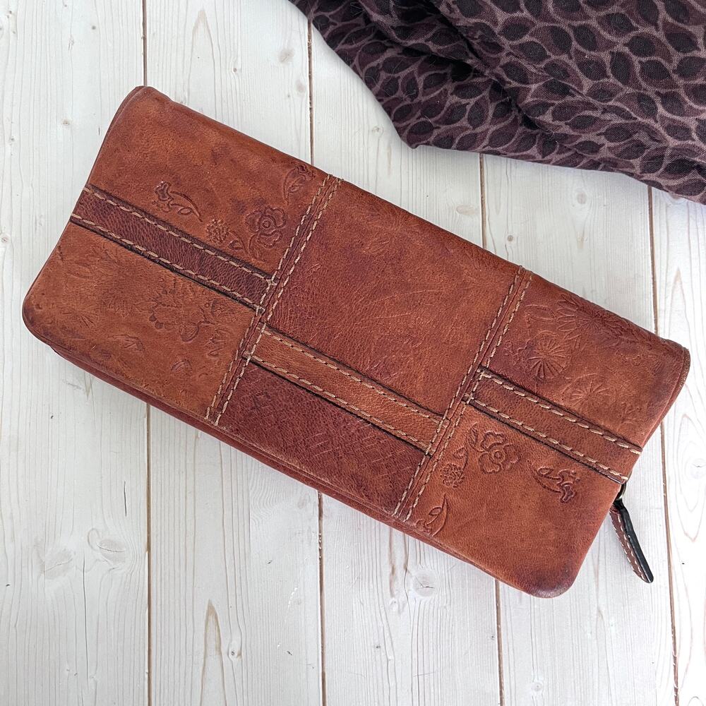Fossil Floral Embossed Patchwork Leather Wallet Tan Boho Southwestern Retro